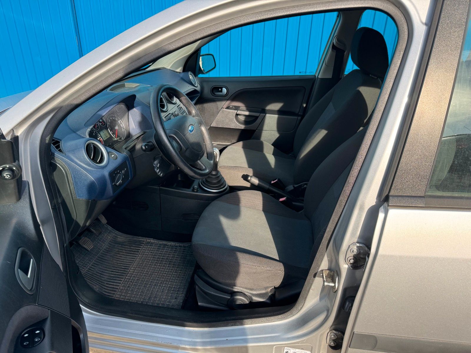 Fahrzeugabbildung Ford Fiesta**Connection**97 TKM**Klima**