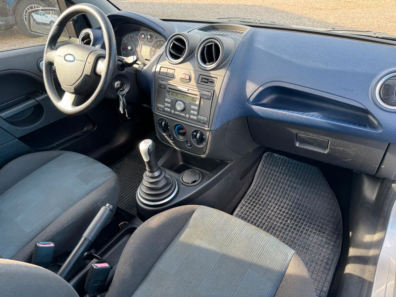 Fahrzeugabbildung Ford Fiesta**Connection**97 TKM**Klima**