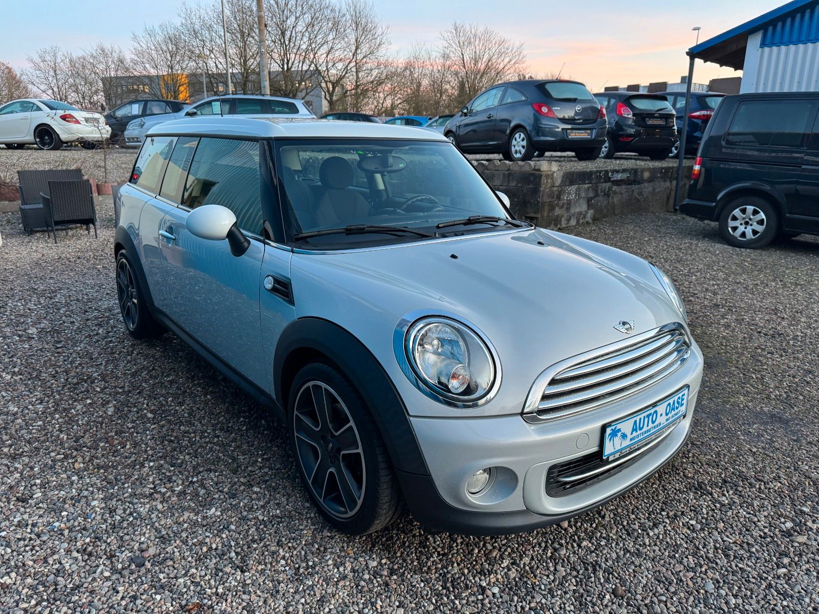 Fahrzeugabbildung MINI COOPER S Clubman**Cooper Soho**Klima**SHZ**Temp*