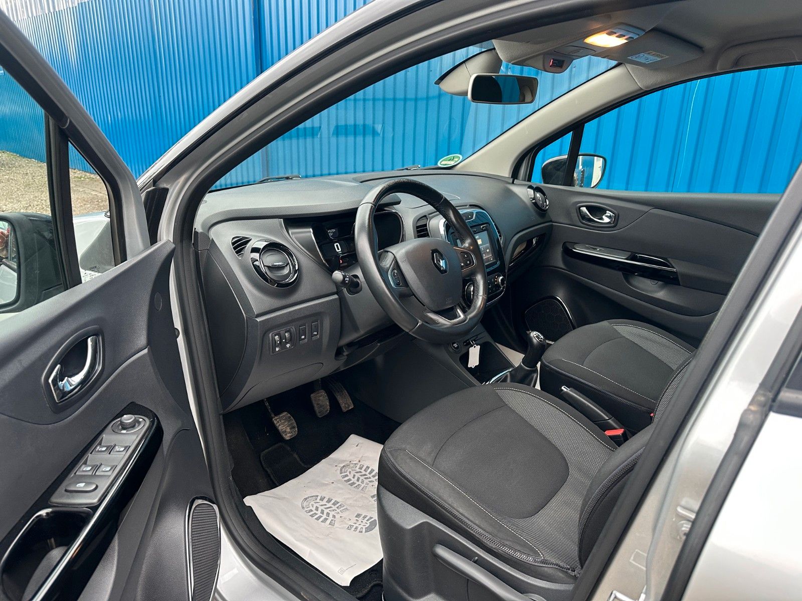 Fahrzeugabbildung Renault Captur**Intens**Temp**Kamera**Klima**