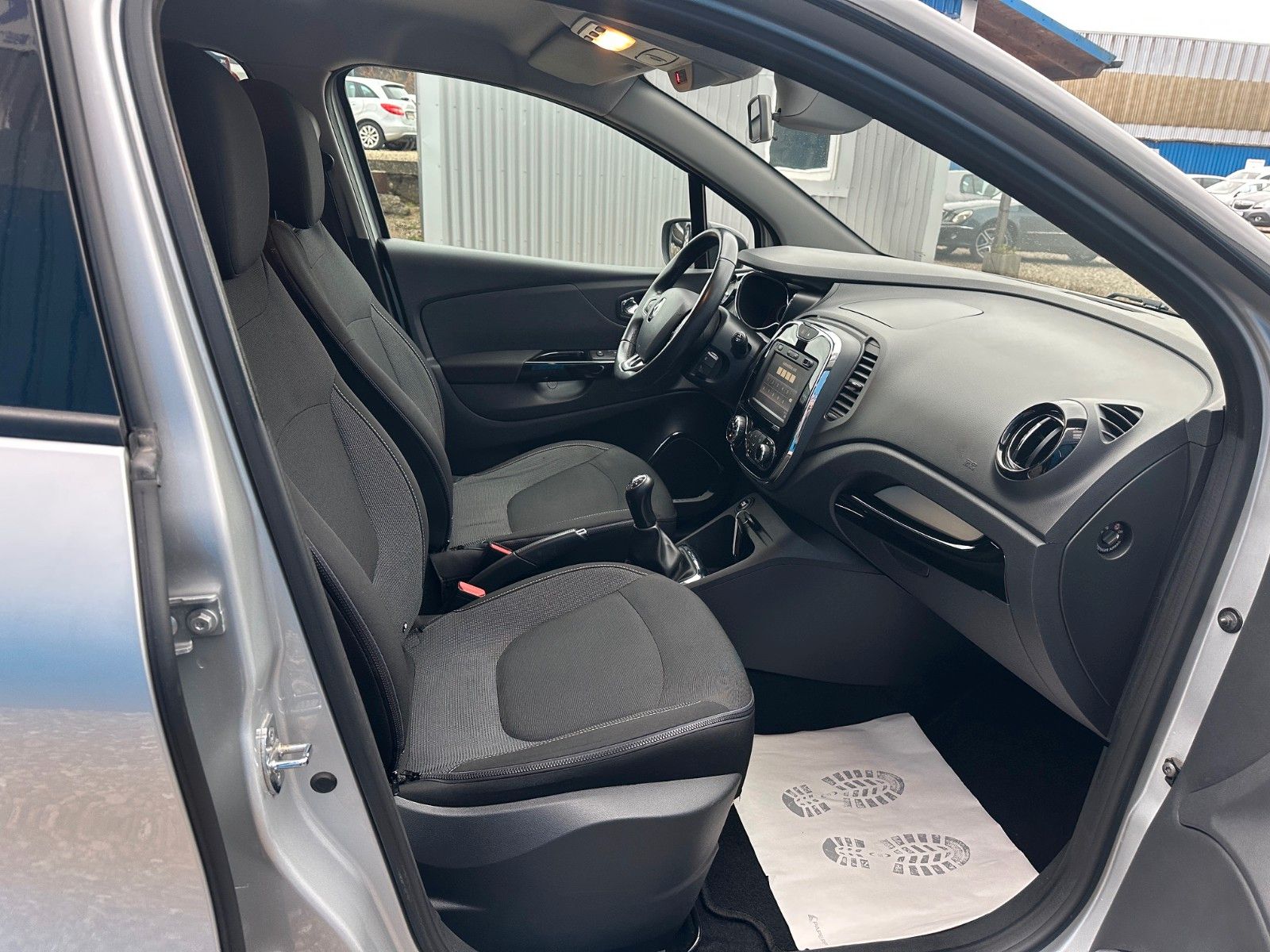 Fahrzeugabbildung Renault Captur**Intens**Temp**Kamera**Klima**