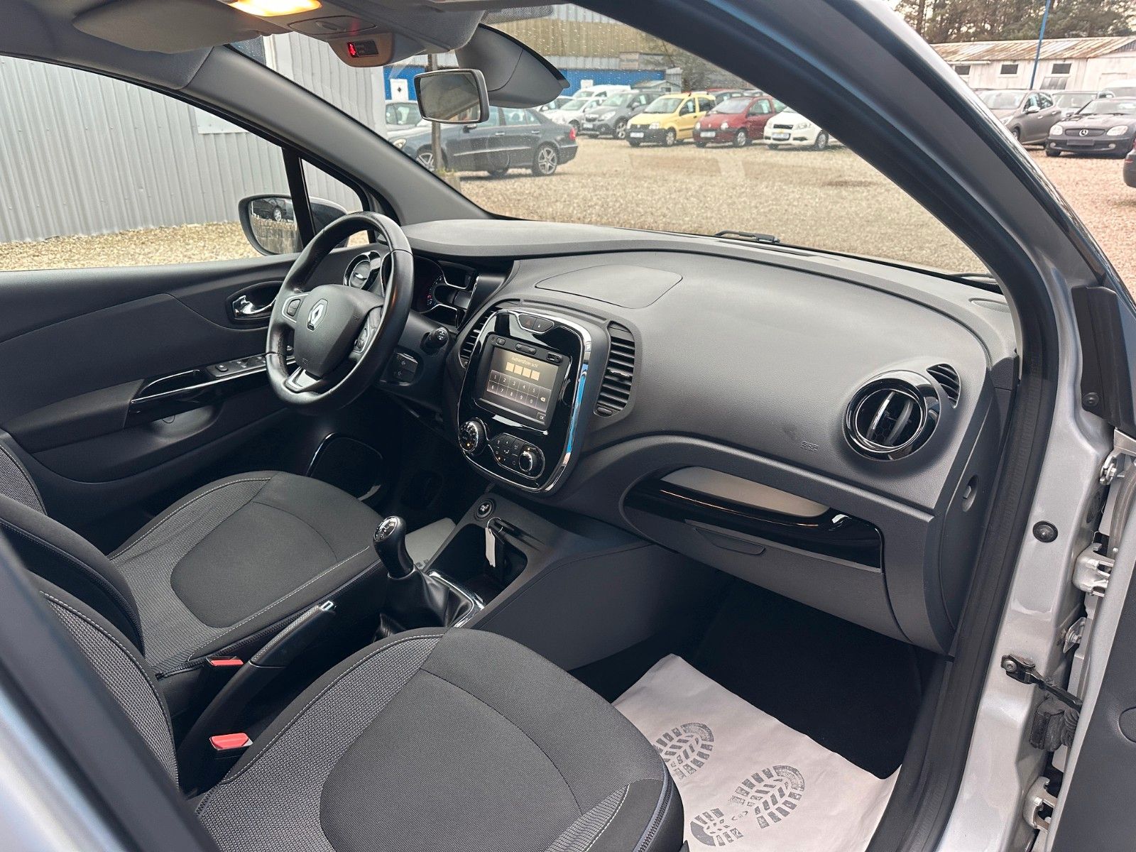 Fahrzeugabbildung Renault Captur**Intens**Temp**Kamera**Klima**