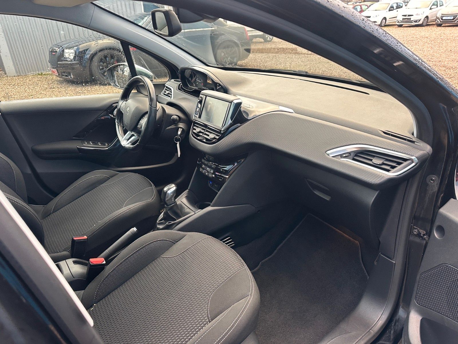 Fahrzeugabbildung Peugeot 208 BlueHDi 100 Allure**1.Hand*Panorama*Kamera**