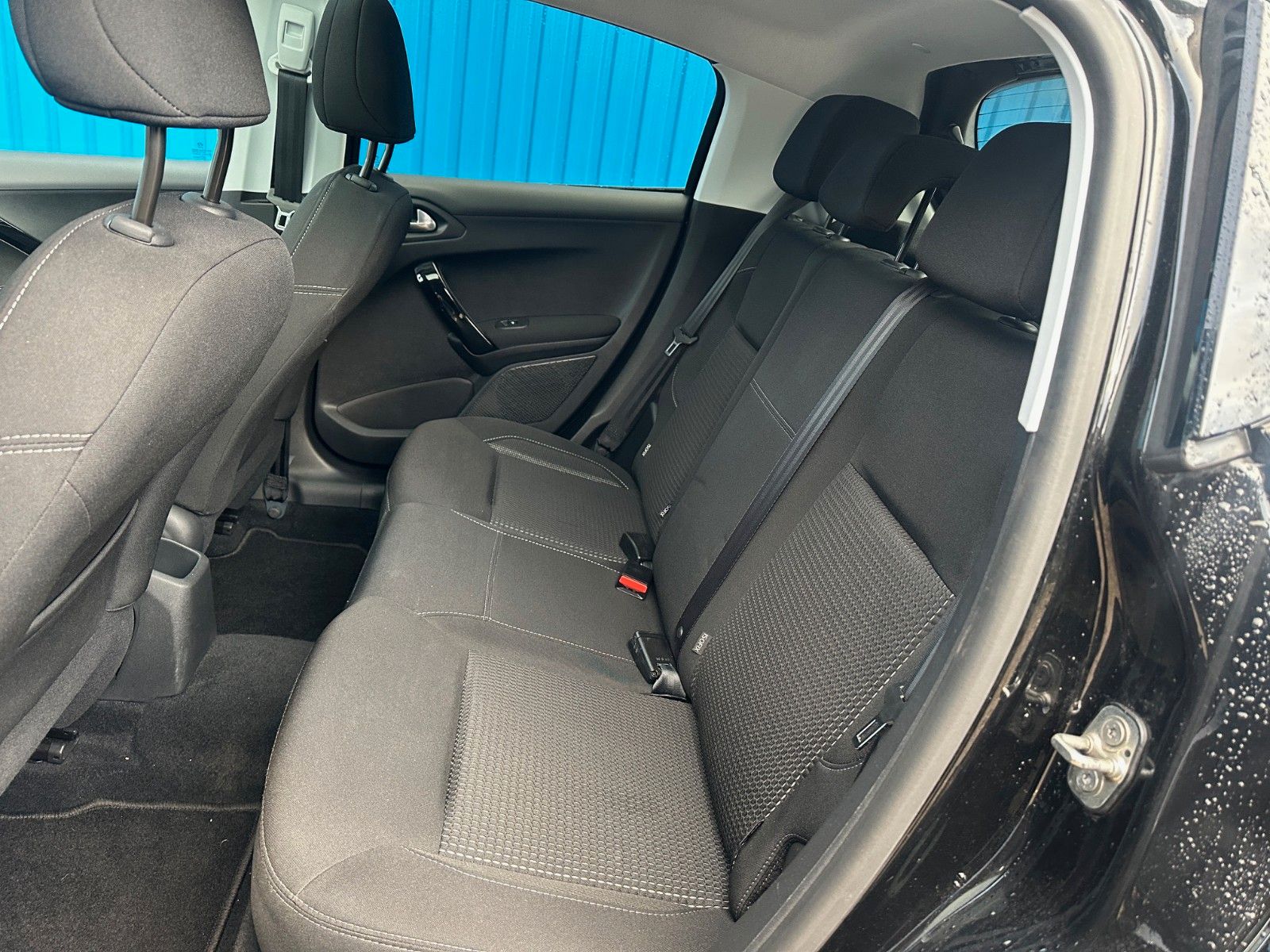 Fahrzeugabbildung Peugeot 208 BlueHDi 100 Allure**1.Hand*Panorama*Kamera**