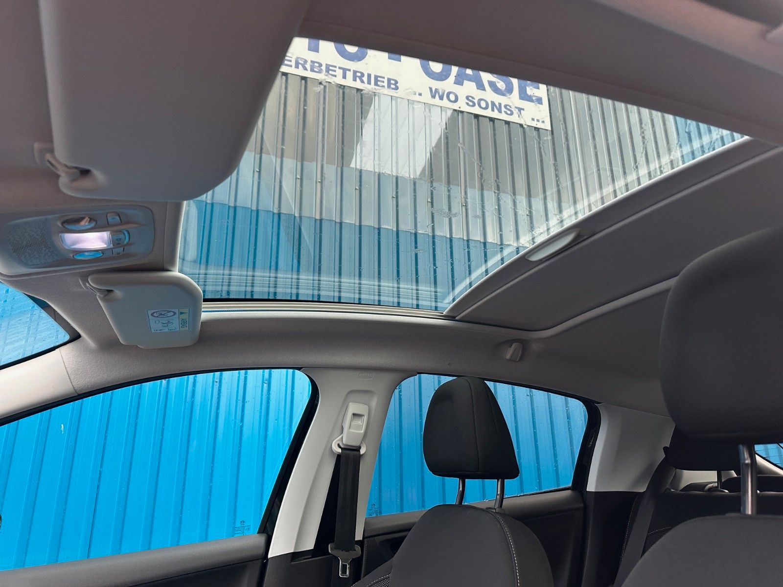 Fahrzeugabbildung Peugeot 208 BlueHDi 100 Allure**1.Hand*Panorama*Kamera**