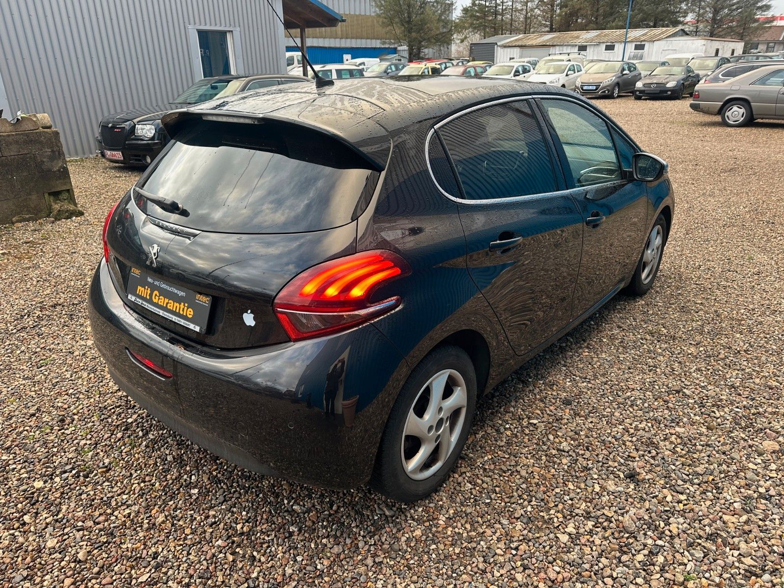 Fahrzeugabbildung Peugeot 208 BlueHDi 100 Allure**1.Hand*Panorama*Kamera**