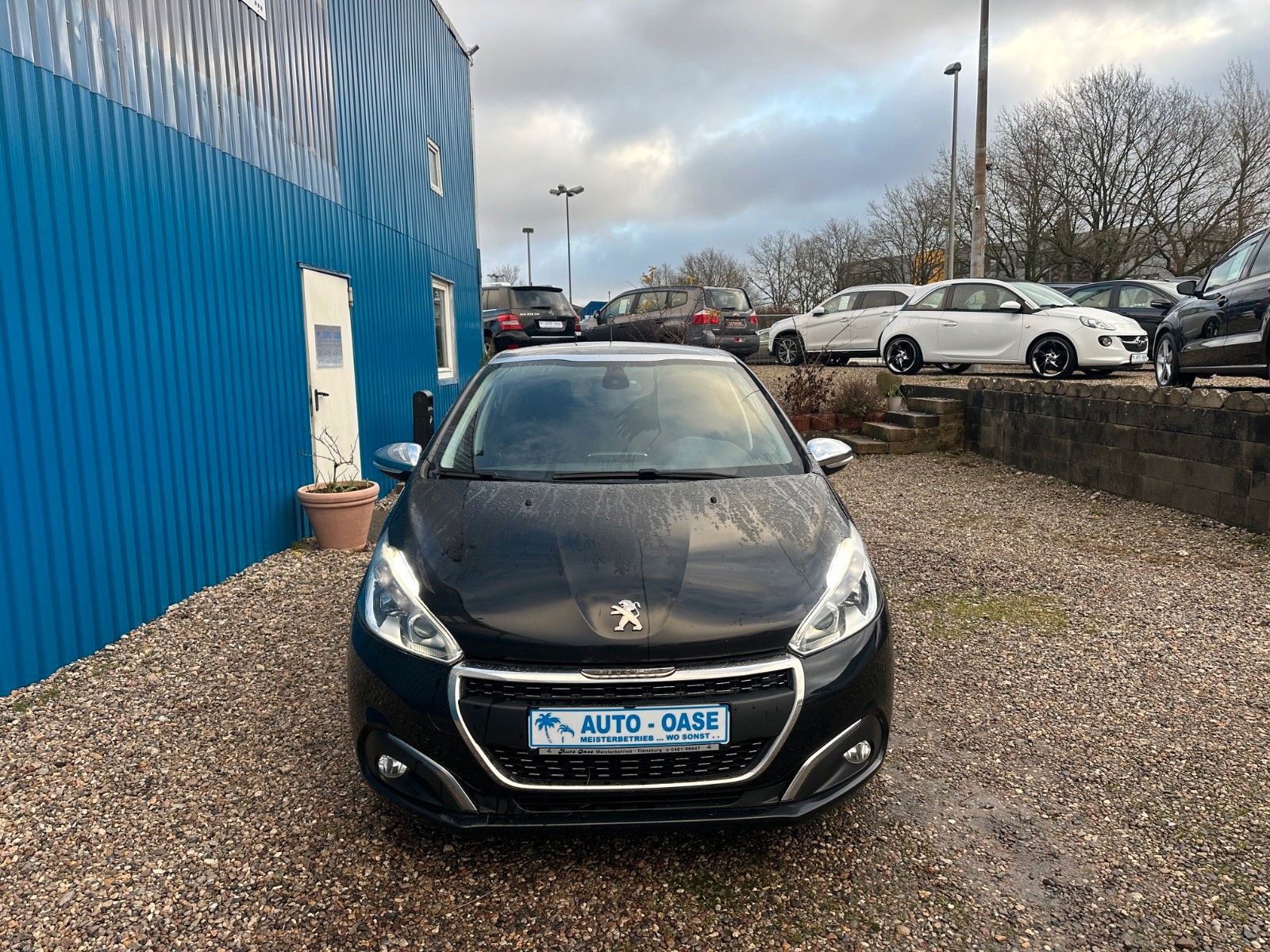 Fahrzeugabbildung Peugeot 208 BlueHDi 100 Allure**1.Hand*Panorama*Kamera**