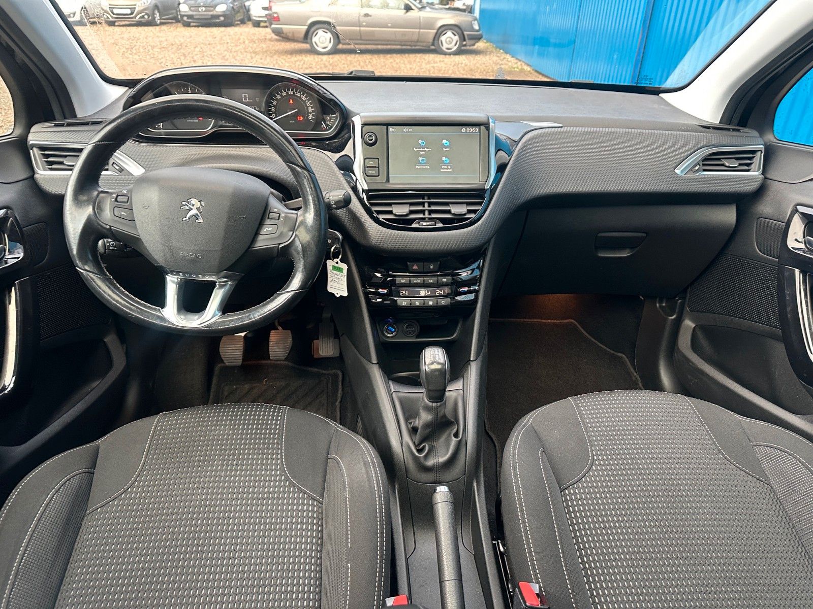 Fahrzeugabbildung Peugeot 208 BlueHDi 100 Allure**1.Hand*Panorama*Kamera**