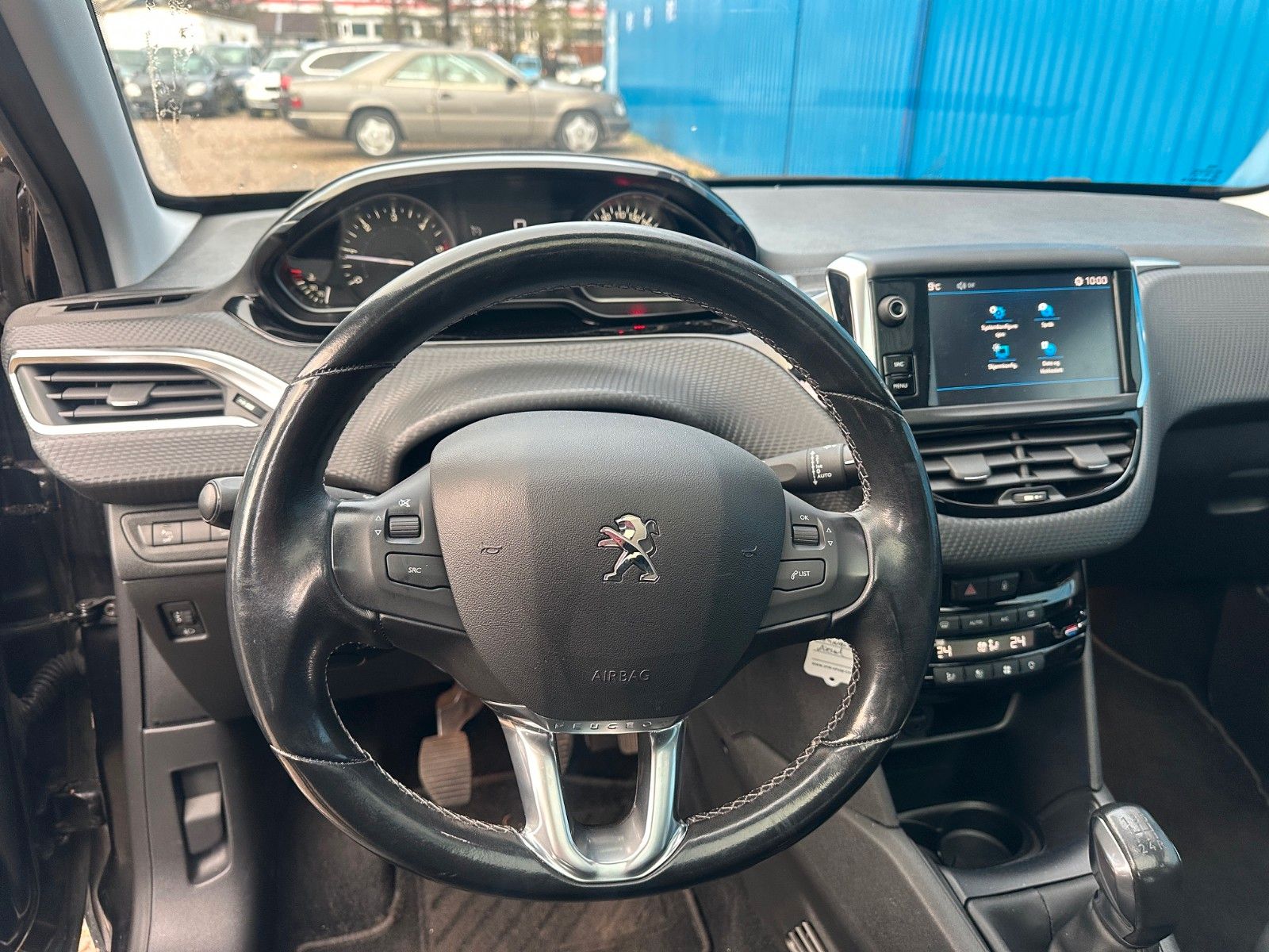 Fahrzeugabbildung Peugeot 208 BlueHDi 100 Allure**1.Hand*Panorama*Kamera**