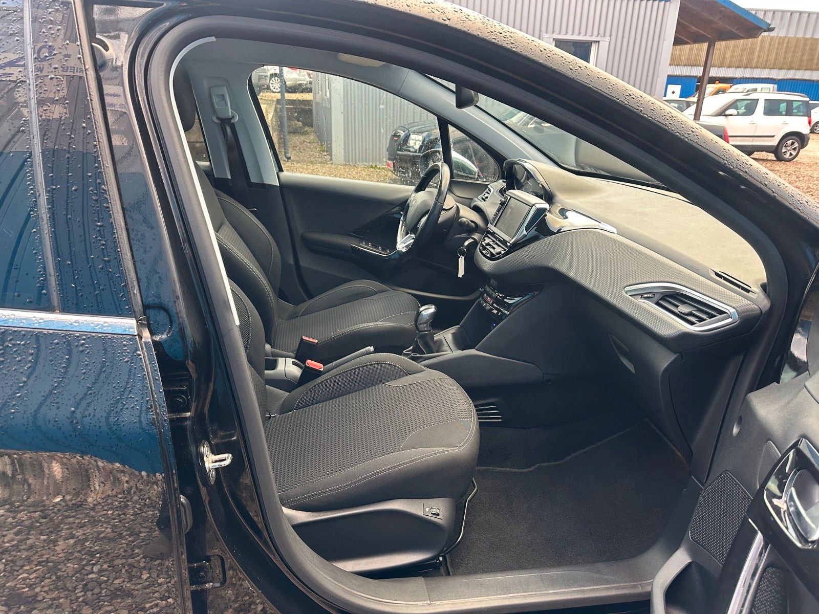 Fahrzeugabbildung Peugeot 208 BlueHDi 100 Allure**1.Hand*Panorama*Kamera**