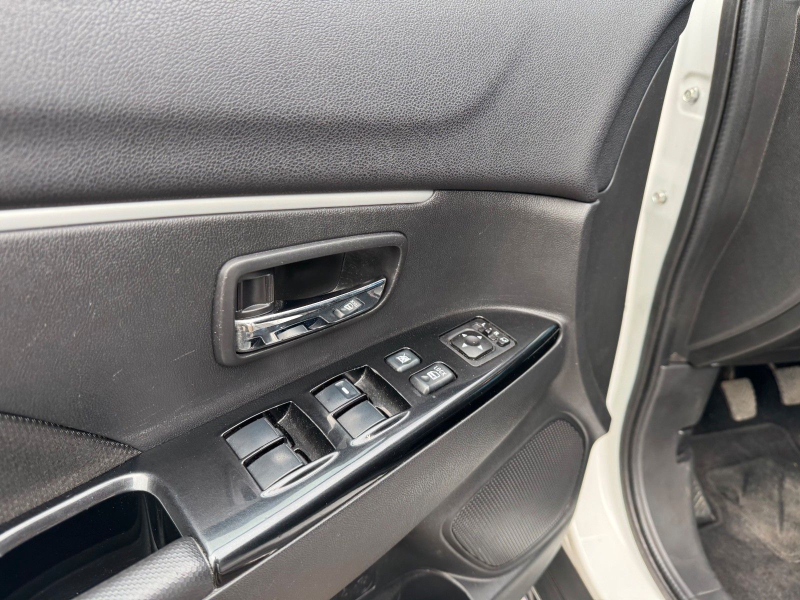 Fahrzeugabbildung Peugeot 4008 Allure 4WD**Navi*AHK*Keyles-GO**