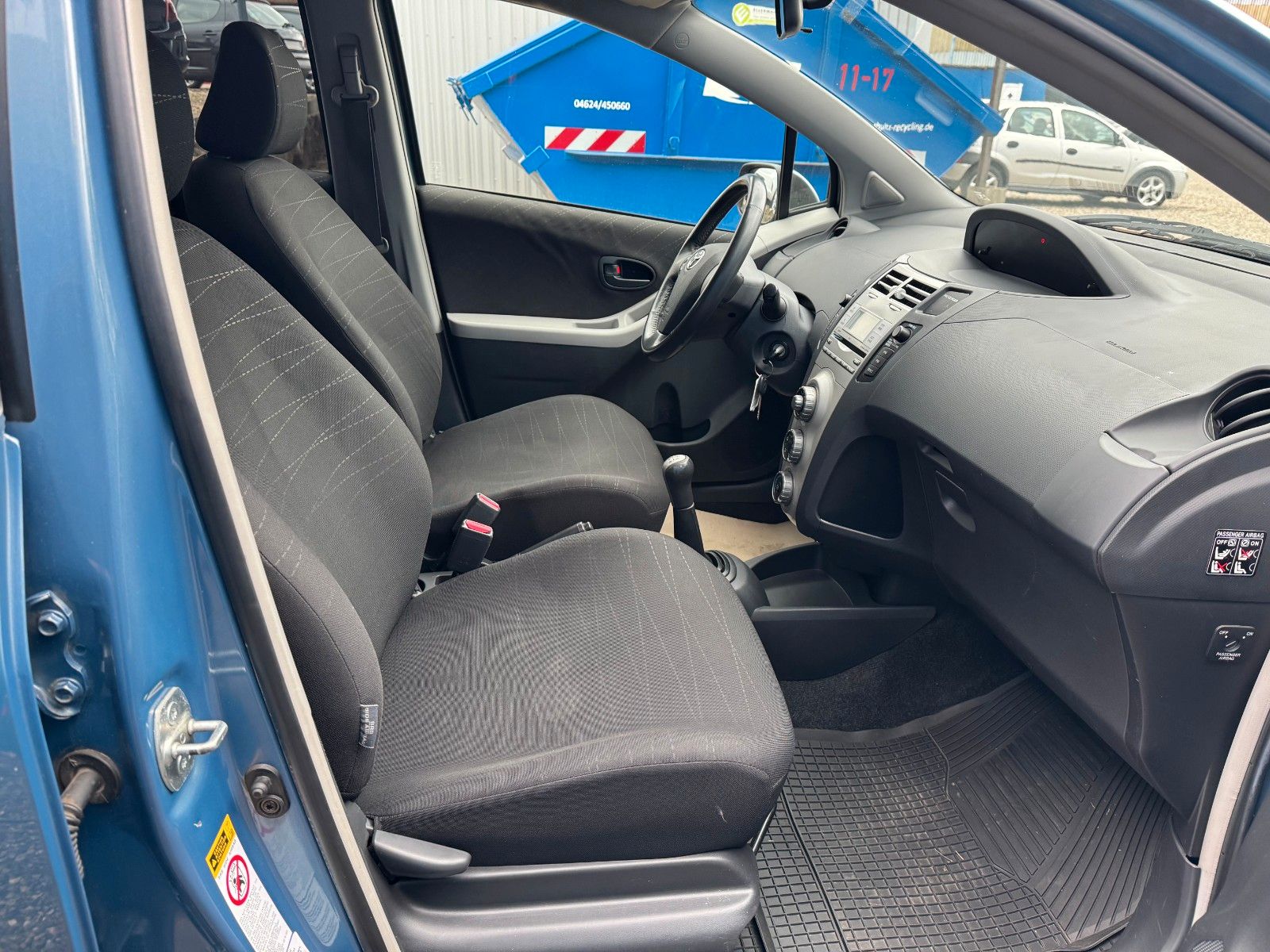 Fahrzeugabbildung Toyota Yaris**Luna**Allwetterreifen**AHK**