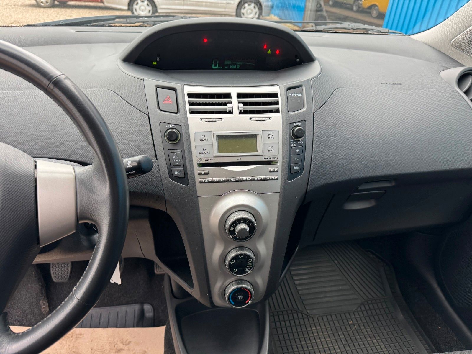 Fahrzeugabbildung Toyota Yaris**Luna**Allwetterreifen**AHK**