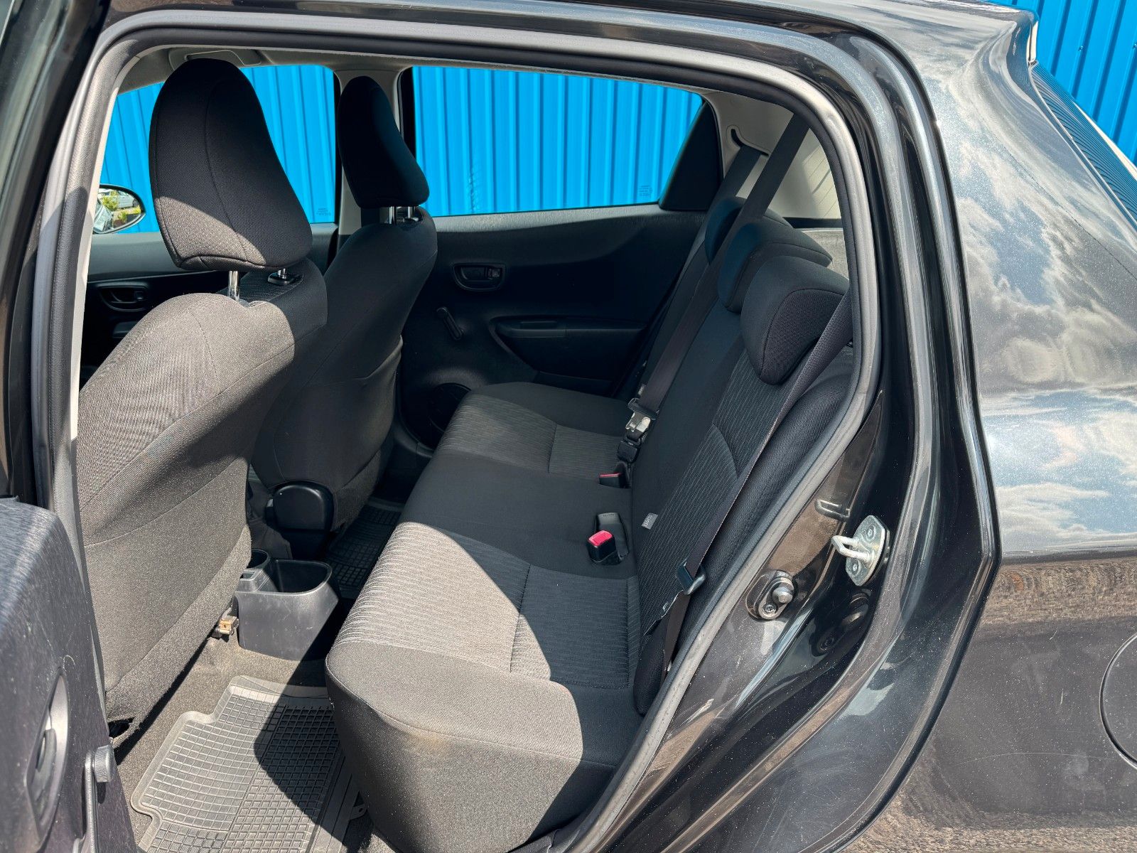 Fahrzeugabbildung Toyota Yaris**Cool**Klima**Allwetter**