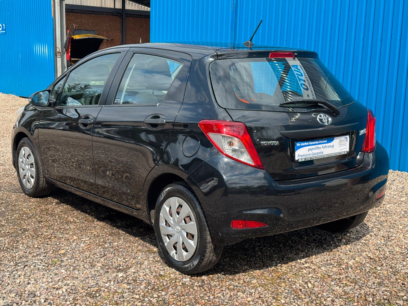 Fahrzeugabbildung Toyota Yaris**Cool**Klima**Allwetter**