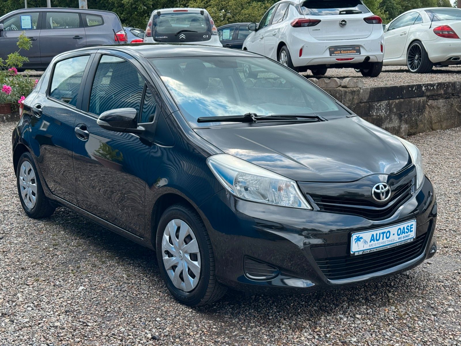 Fahrzeugabbildung Toyota Yaris**Cool**Klima**Allwetter**