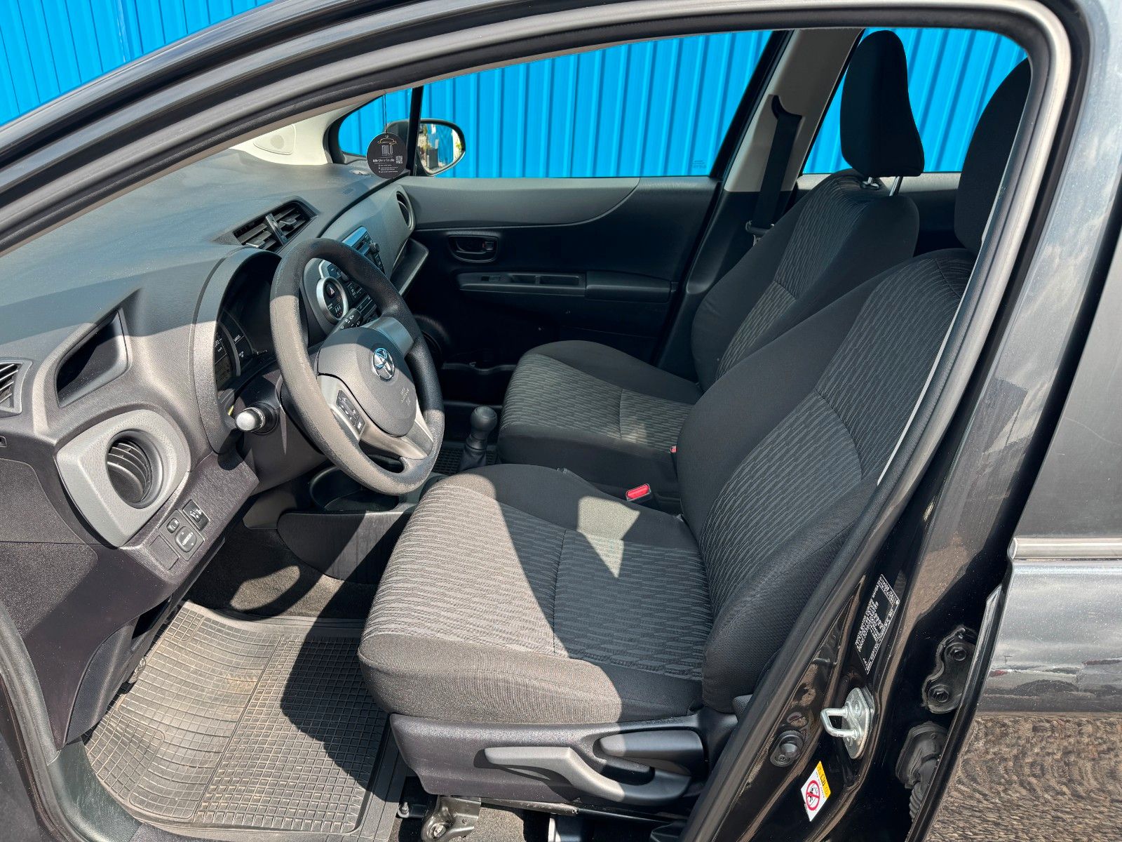 Fahrzeugabbildung Toyota Yaris**Cool**Klima**Allwetter**