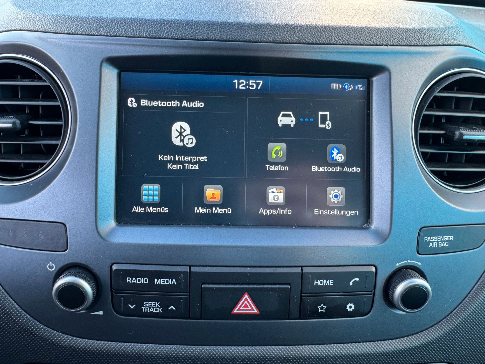 Fahrzeugabbildung Hyundai i10**57 TKM**CarPlay**Klima**Tempo**