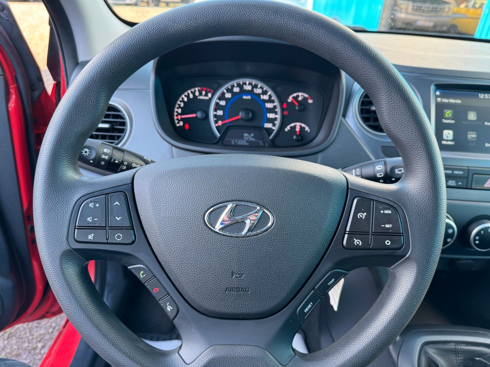 Fahrzeugabbildung Hyundai i10**57 TKM**CarPlay**Klima**Tempo**