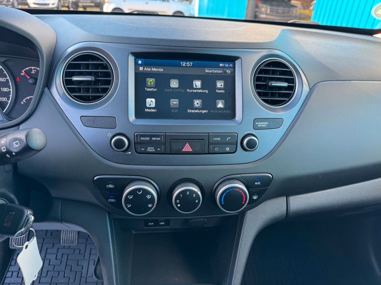 Fahrzeugabbildung Hyundai i10**57 TKM**CarPlay**Klima**Tempo**