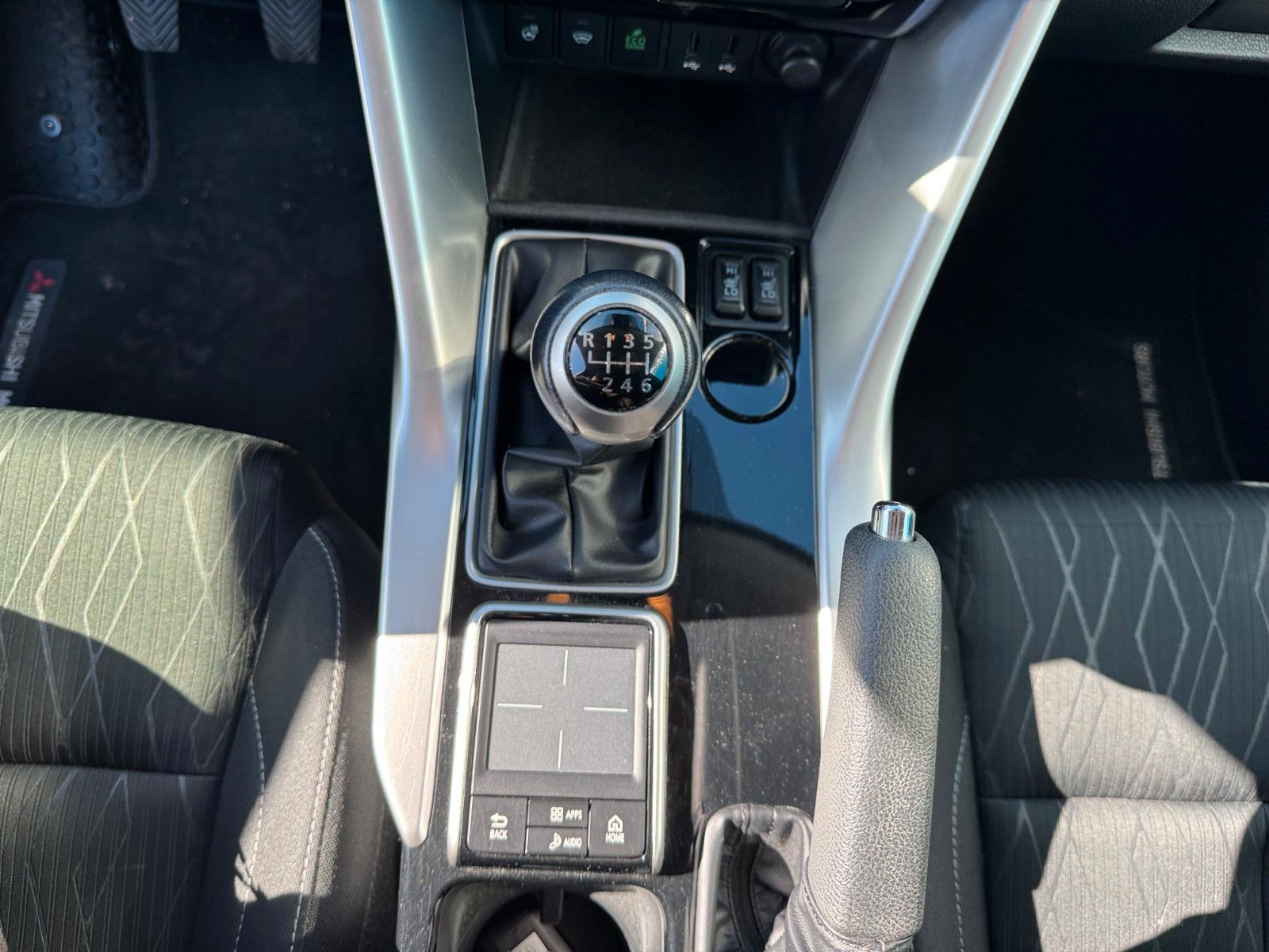 Fahrzeugabbildung Mitsubishi Eclipse*Cross Intro Edition**Head up**KEY**360°*