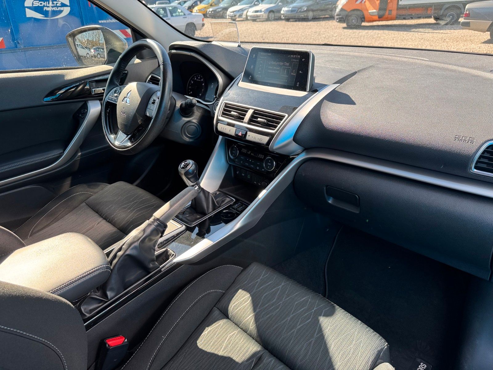 Fahrzeugabbildung Mitsubishi Eclipse*Cross Intro Edition**Head up**KEY**360°*