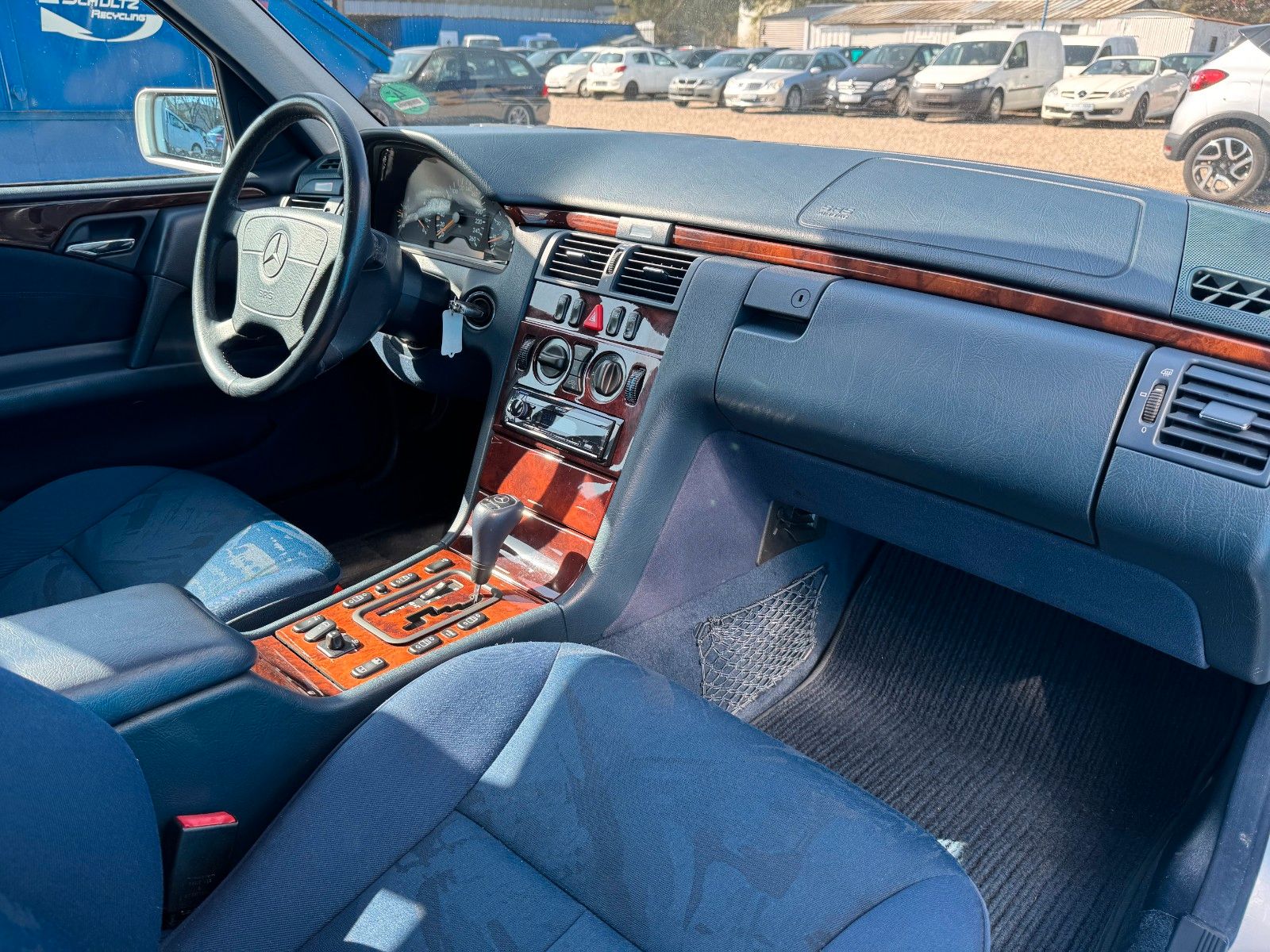 Fahrzeugabbildung Mercedes-Benz E 280*Automatik**Xenon*PDC*Klima*