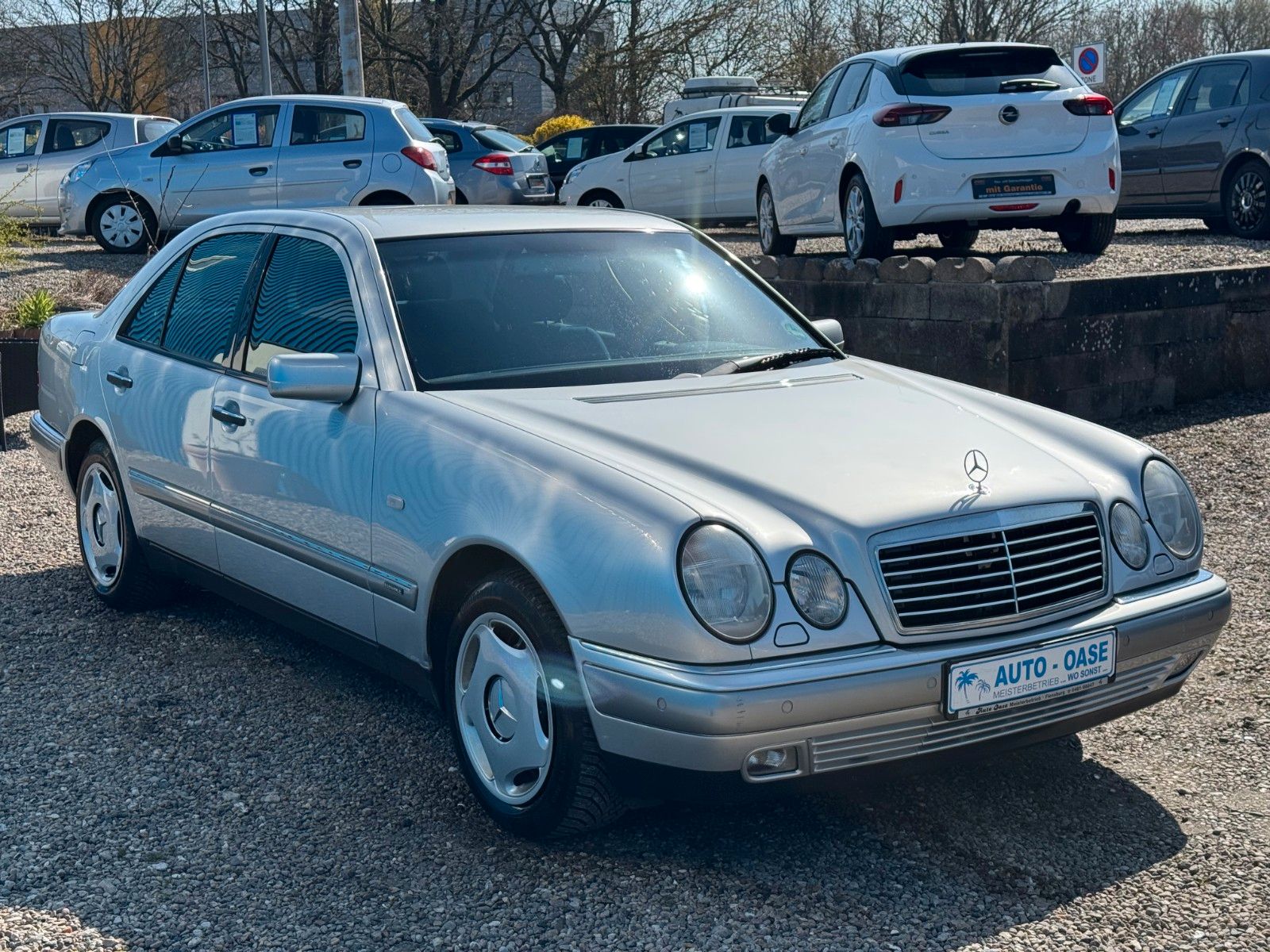 Fahrzeugabbildung Mercedes-Benz E 280*Automatik**Xenon*PDC*Klima*