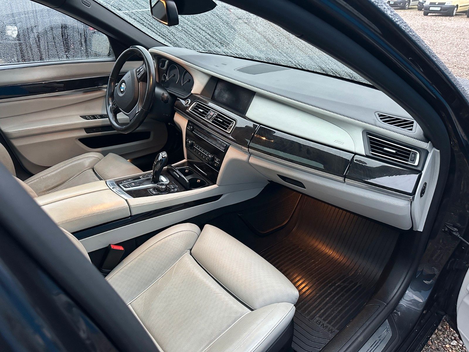 Fahrzeugabbildung BMW 740d xDrive**Head-Up*Leder*BI-Xenon*Navi**