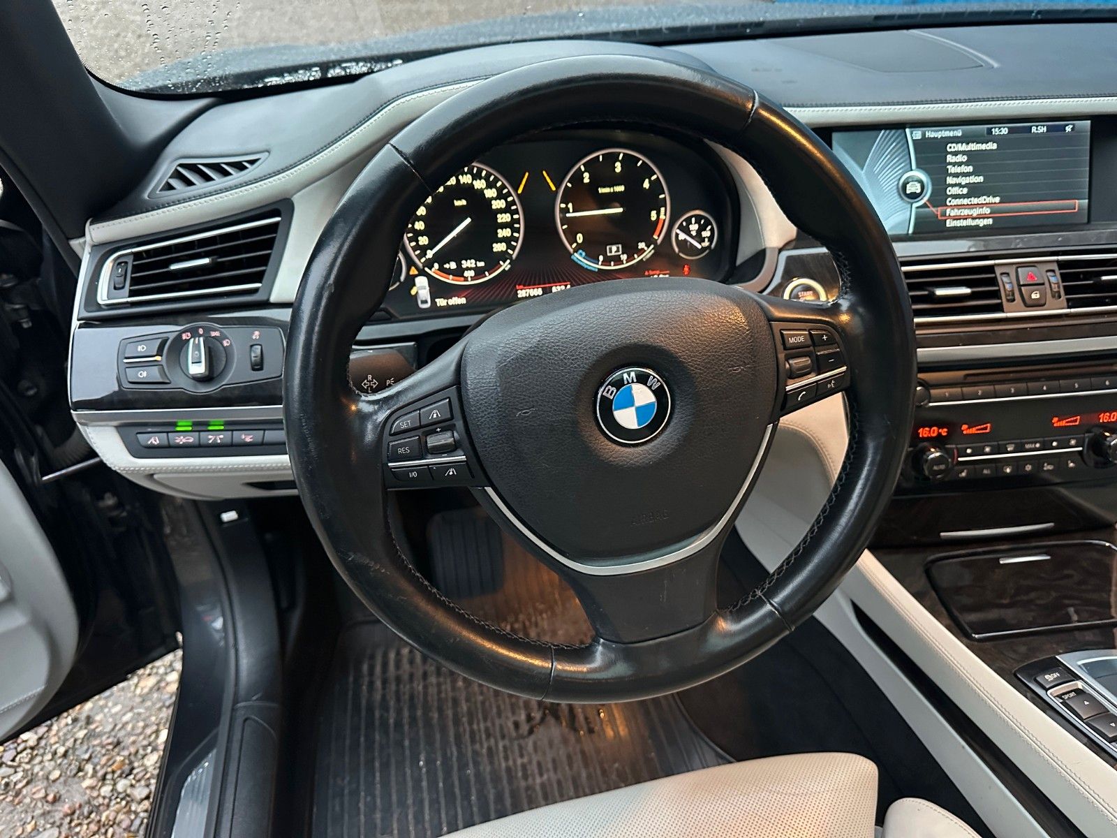 Fahrzeugabbildung BMW 740d xDrive**Head-Up*Leder*BI-Xenon*Navi**