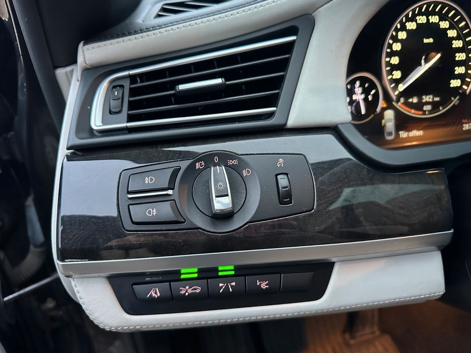 Fahrzeugabbildung BMW 740d xDrive**Head-Up*Leder*BI-Xenon*Navi**