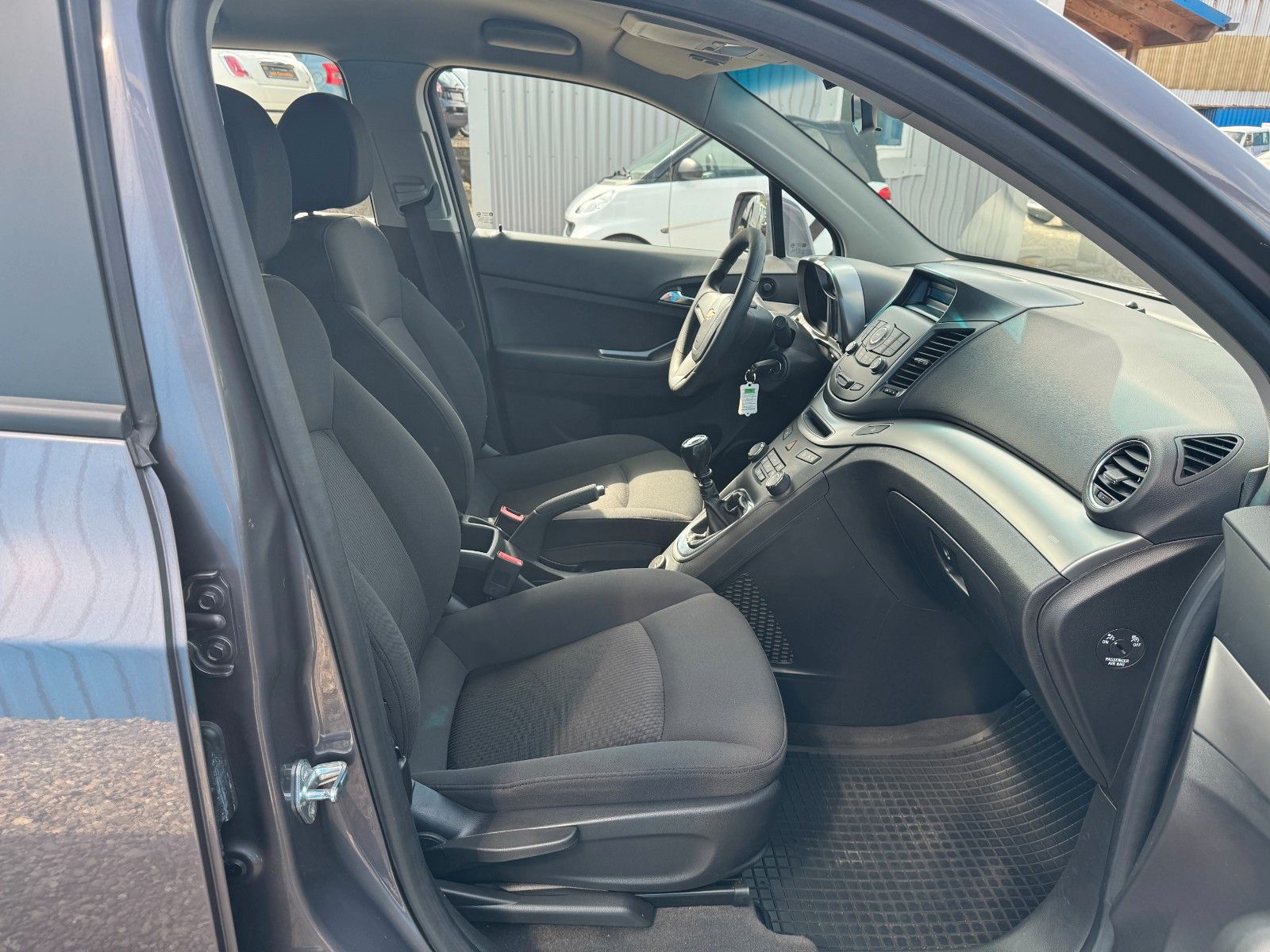 Fahrzeugabbildung Chevrolet Orlando LS**7. Sitzer**AHK**94 TKM**