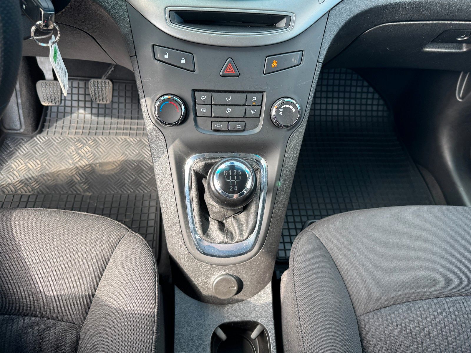 Fahrzeugabbildung Chevrolet Orlando LS**7. Sitzer**AHK**94 TKM**