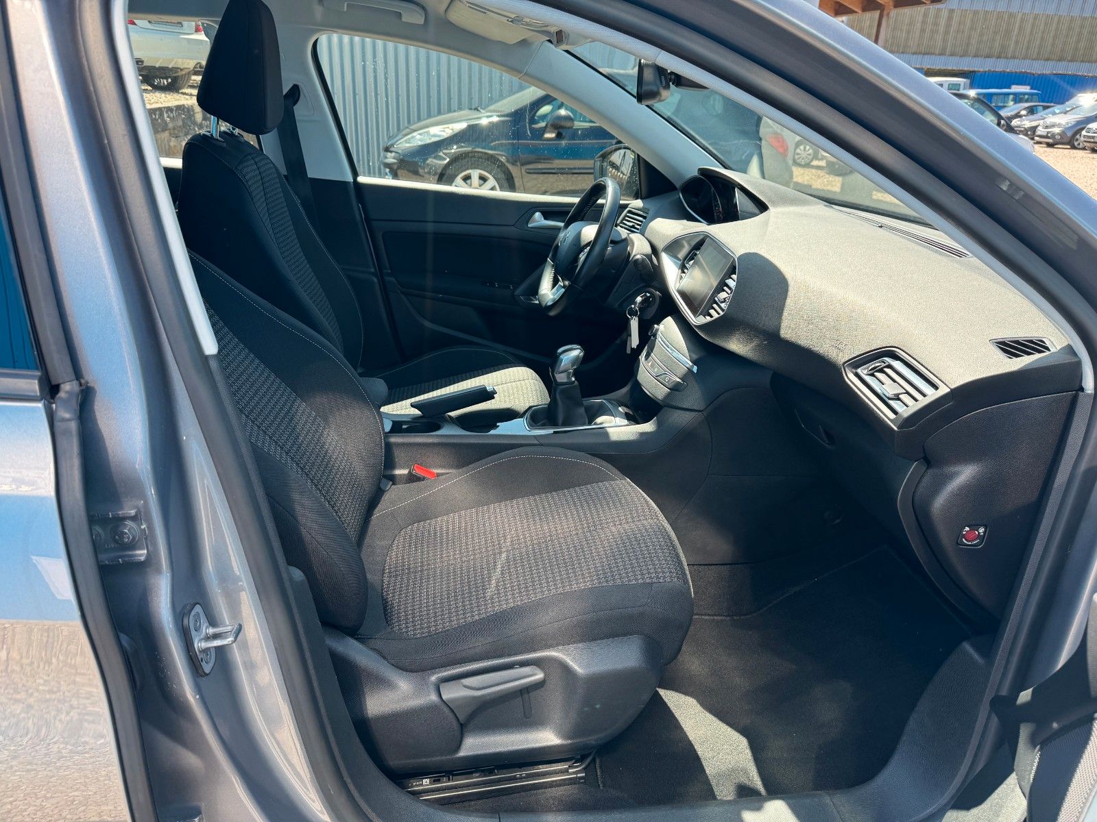 Fahrzeugabbildung Peugeot 308 SW**Active**Tempo**8 fach**PDC**