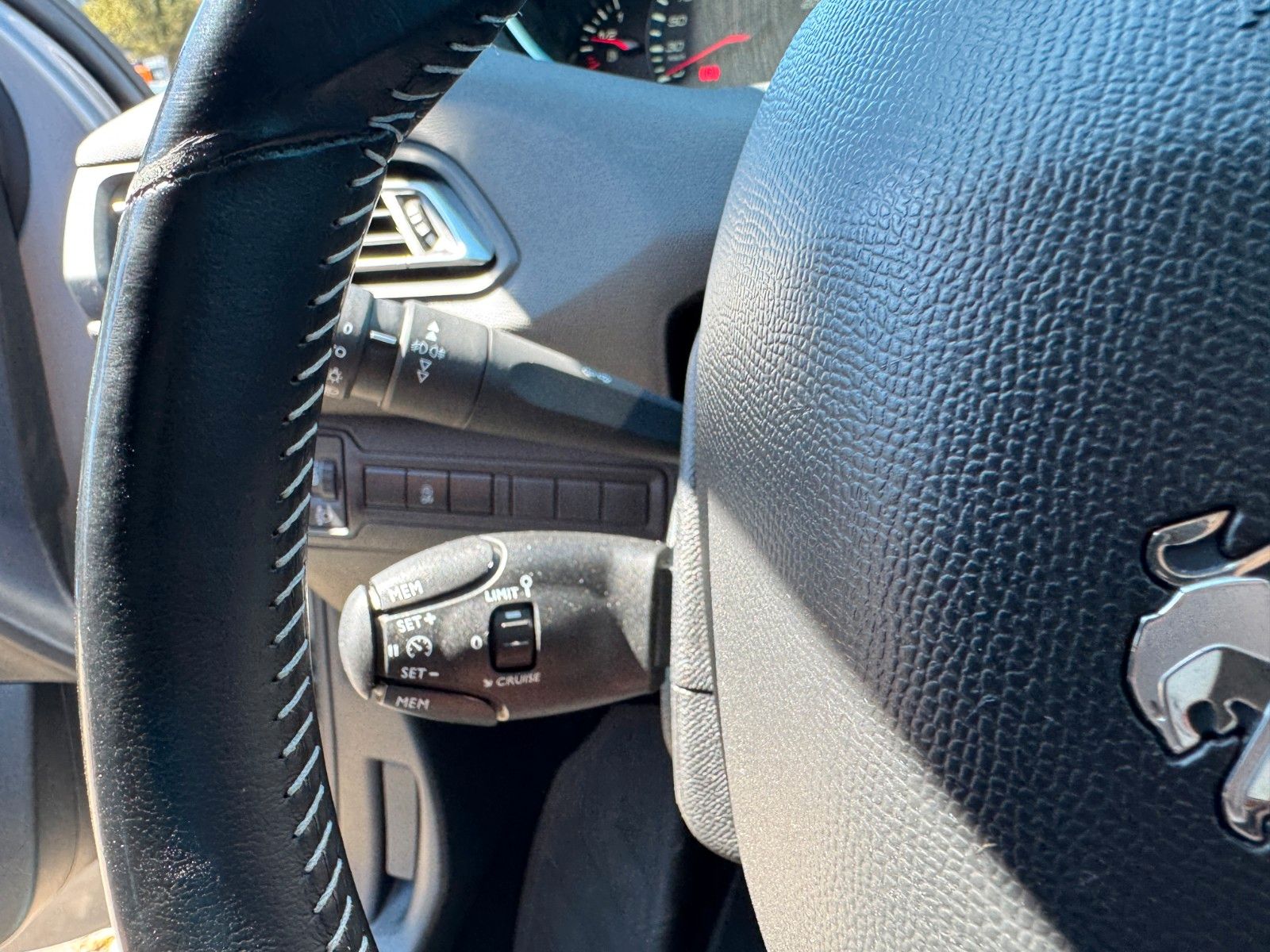 Fahrzeugabbildung Peugeot 308 SW**Active**Tempo**8 fach**PDC**