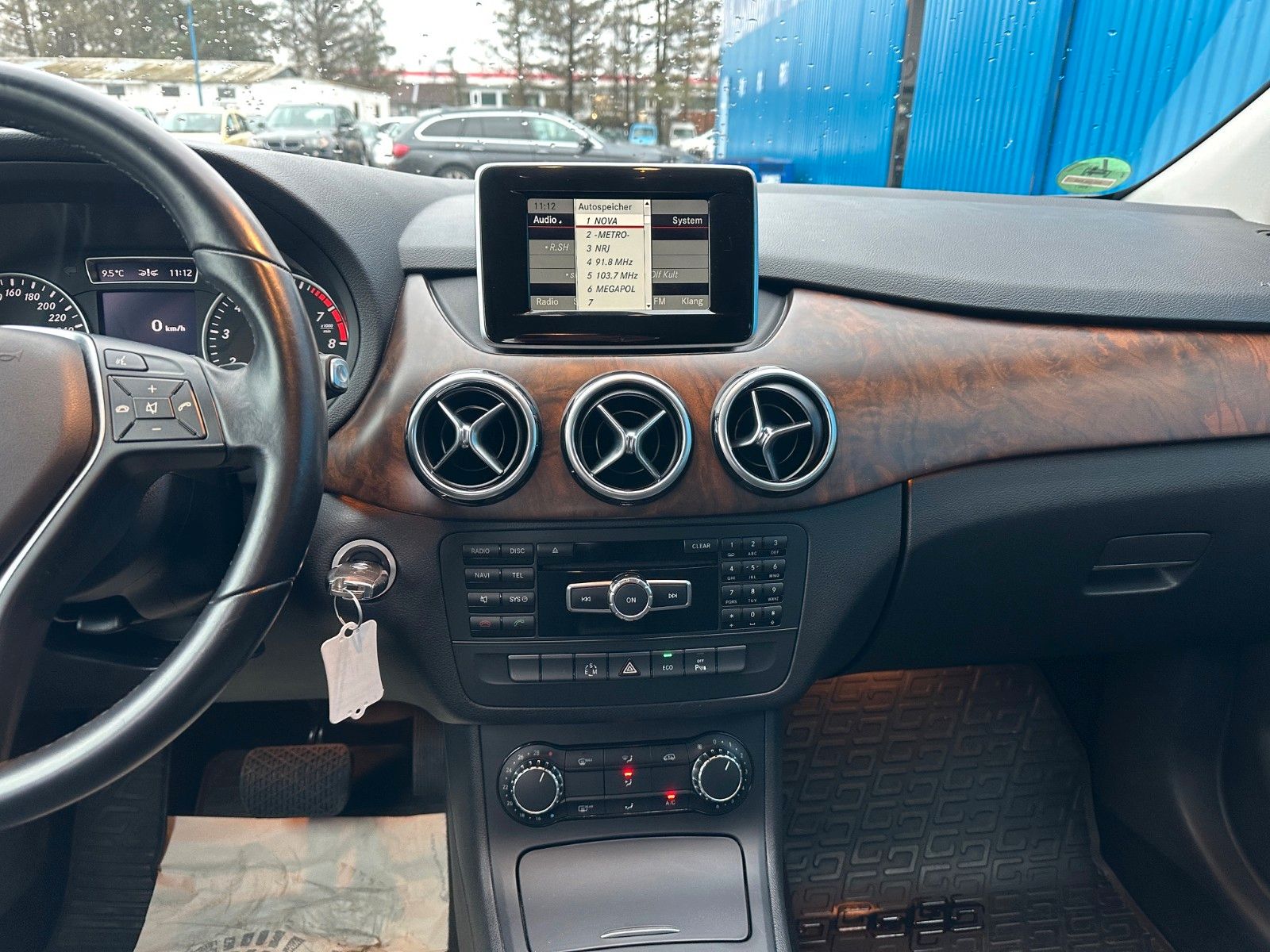 Fahrzeugabbildung Mercedes-Benz B 180**Sports Tourer**Automatik**AHK**Temp**