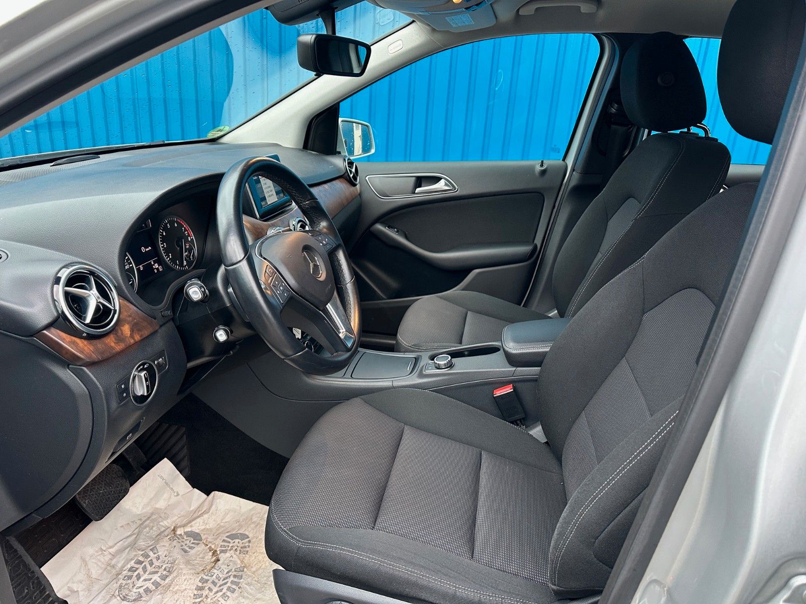 Fahrzeugabbildung Mercedes-Benz B 180**Sports Tourer**Automatik**AHK**Temp**