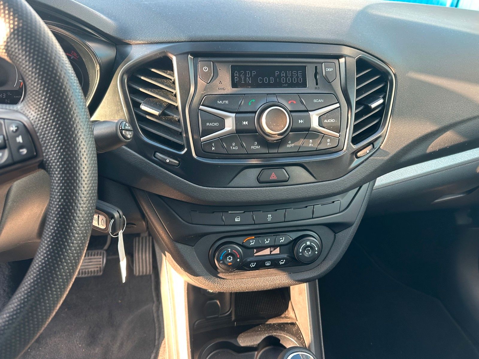 Fahrzeugabbildung Lada Vesta**Automatik**SHZ**Klima**PDC**Allwetter**