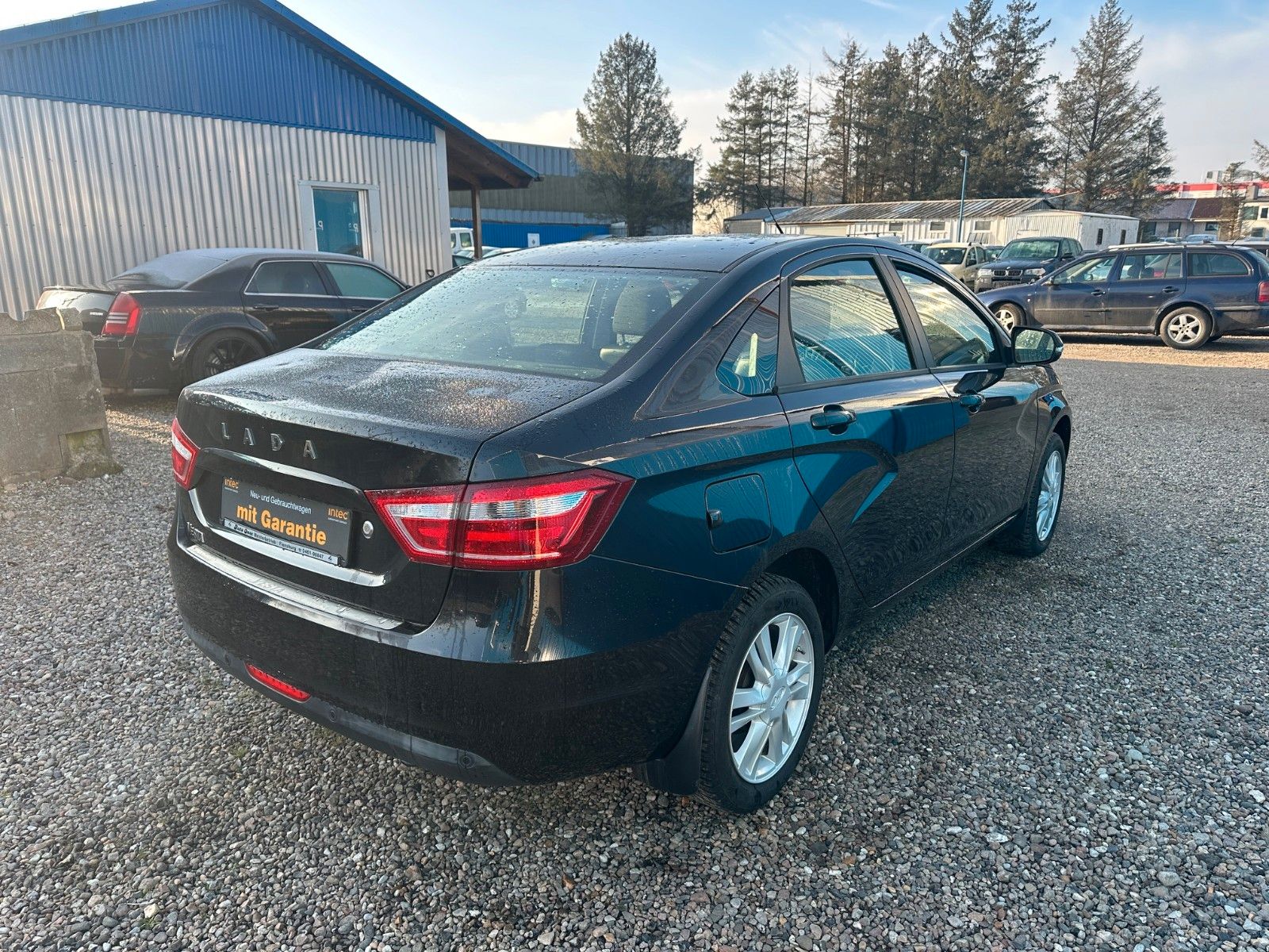 Fahrzeugabbildung Lada Vesta**Automatik**SHZ**Klima**PDC**Allwetter**