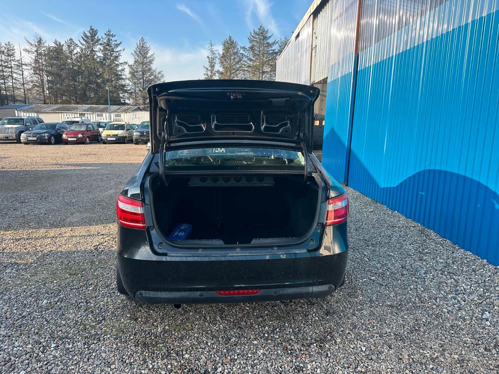 Fahrzeugabbildung Lada Vesta**Automatik**SHZ**Klima**PDC**Allwetter**