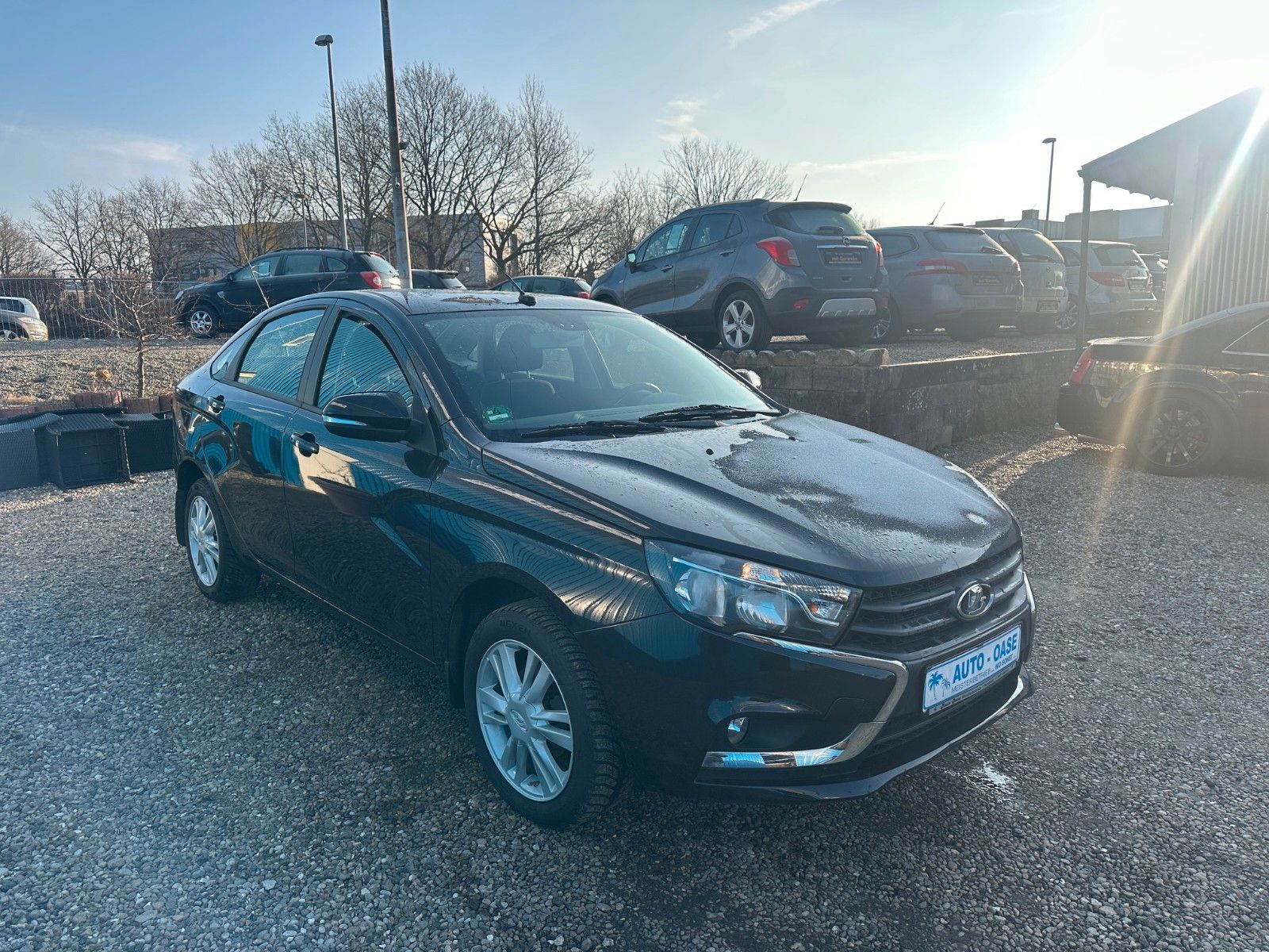 Fahrzeugabbildung Lada Vesta**Automatik**SHZ**Klima**PDC**Allwetter**