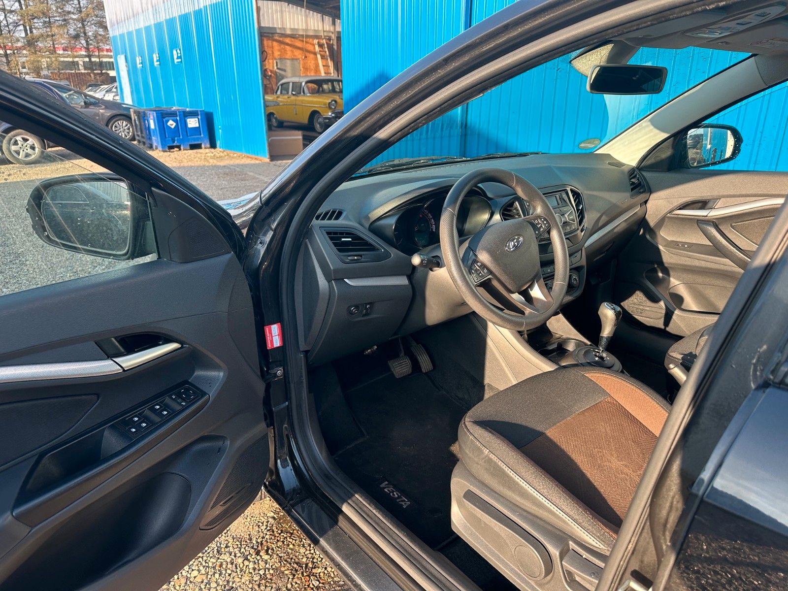 Fahrzeugabbildung Lada Vesta**Automatik**SHZ**Klima**PDC**Allwetter**