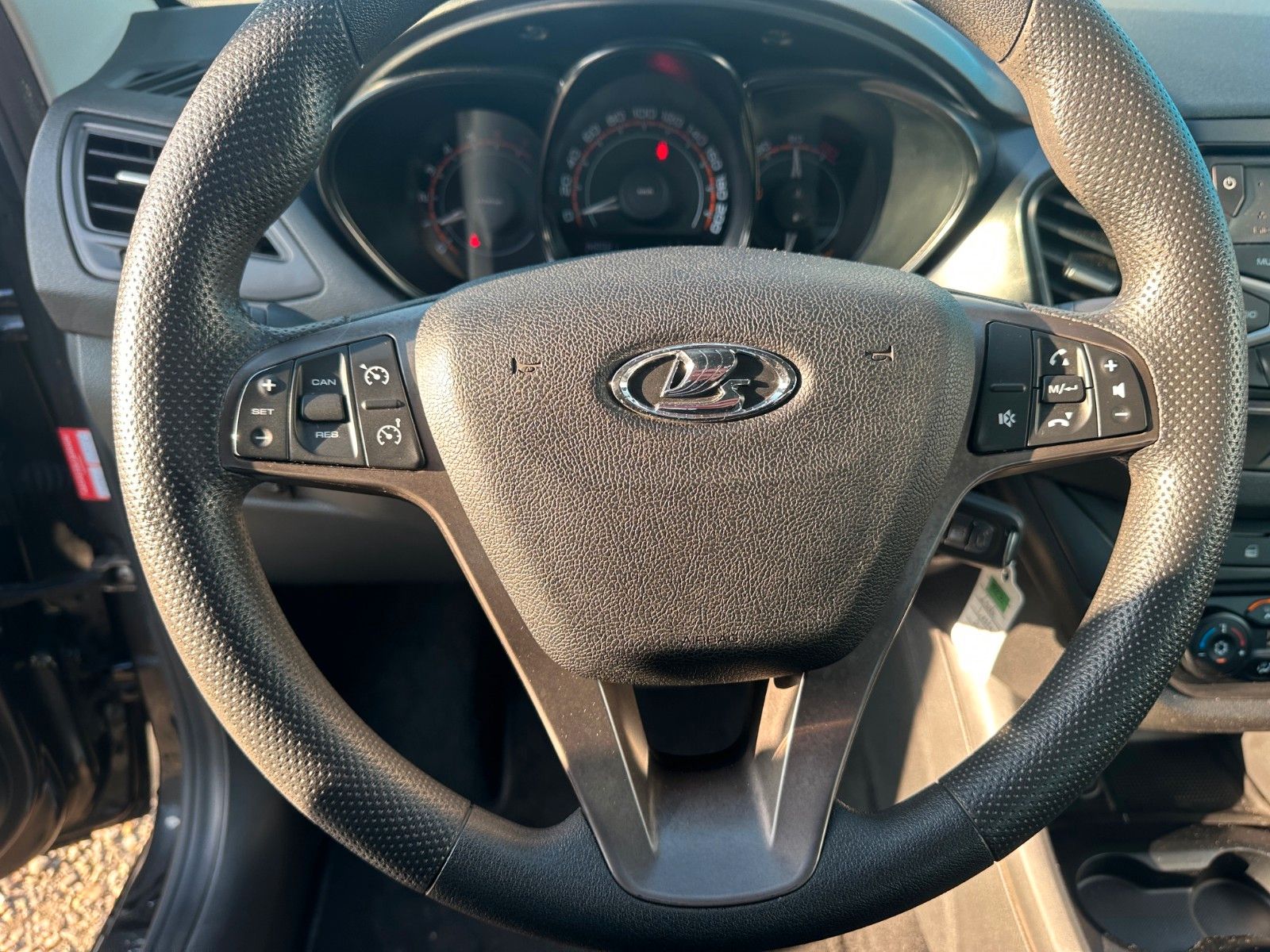 Fahrzeugabbildung Lada Vesta**Automatik**SHZ**Klima**PDC**Allwetter**