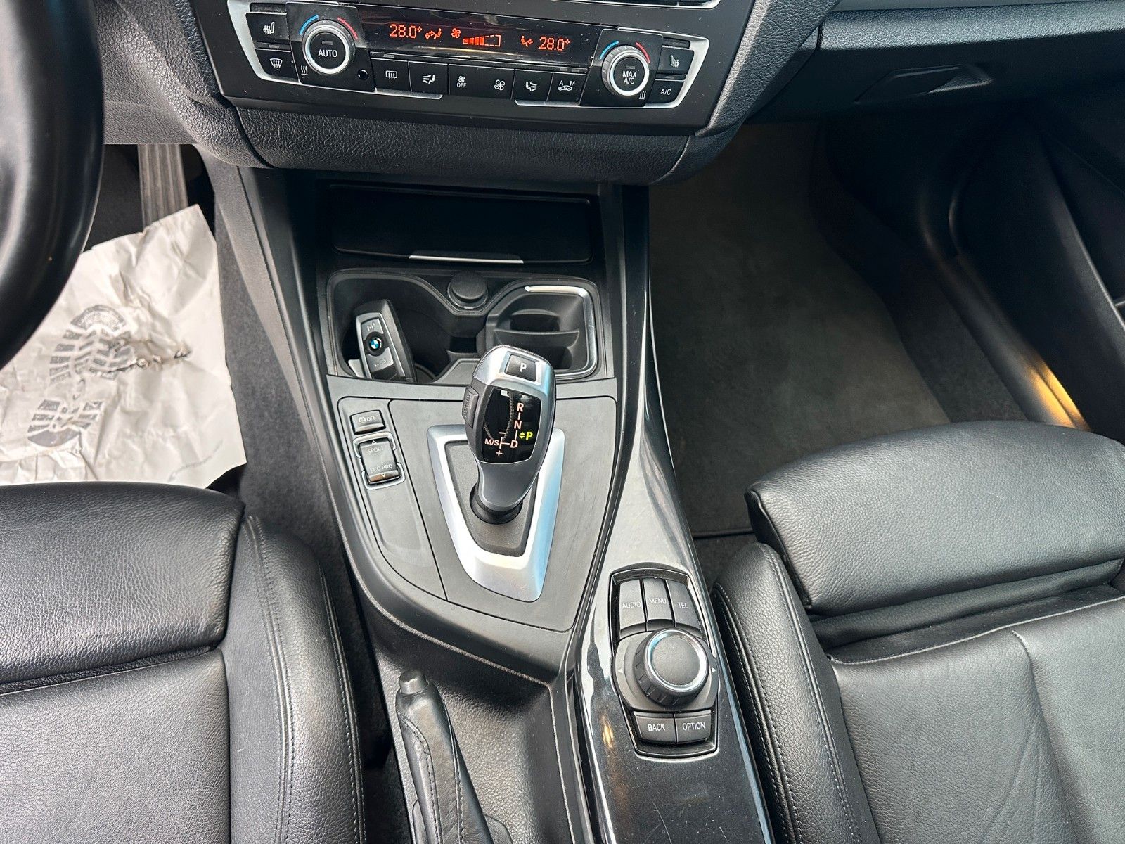 Fahrzeugabbildung BMW 118d Limousine**2.HAND*Automatik*XENON**