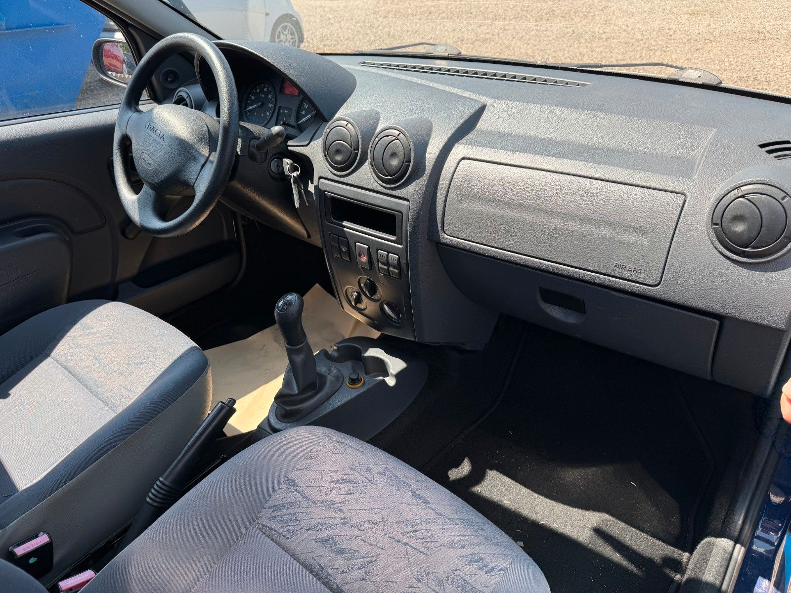 Fahrzeugabbildung Dacia Logan**Basis**AHK** HU&AU NEU**