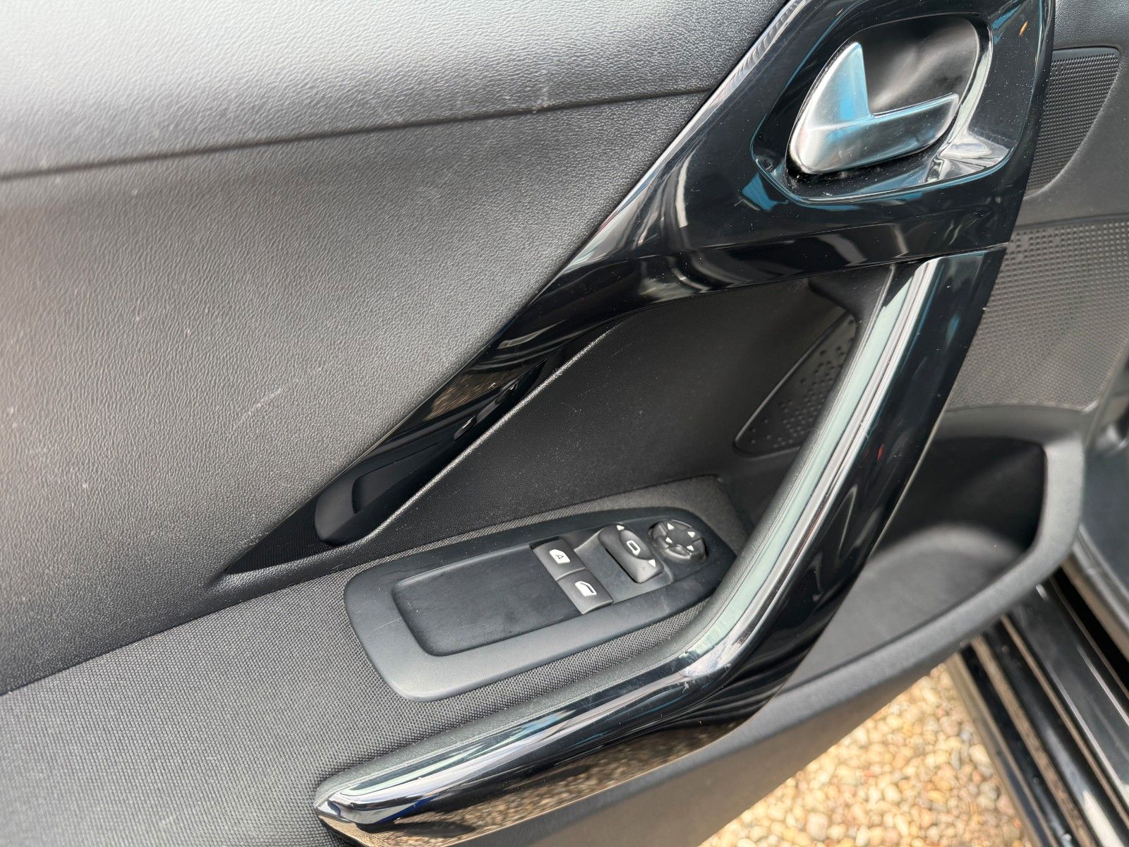 Fahrzeugabbildung Peugeot 208**Active**AHK**SHZ**Klima**Tempomat**