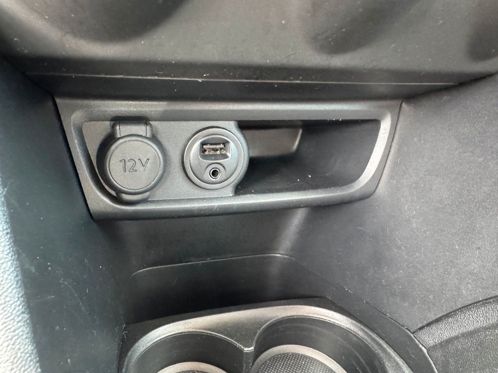 Fahrzeugabbildung Peugeot 208**Active**AHK**SHZ**Klima**Tempomat**