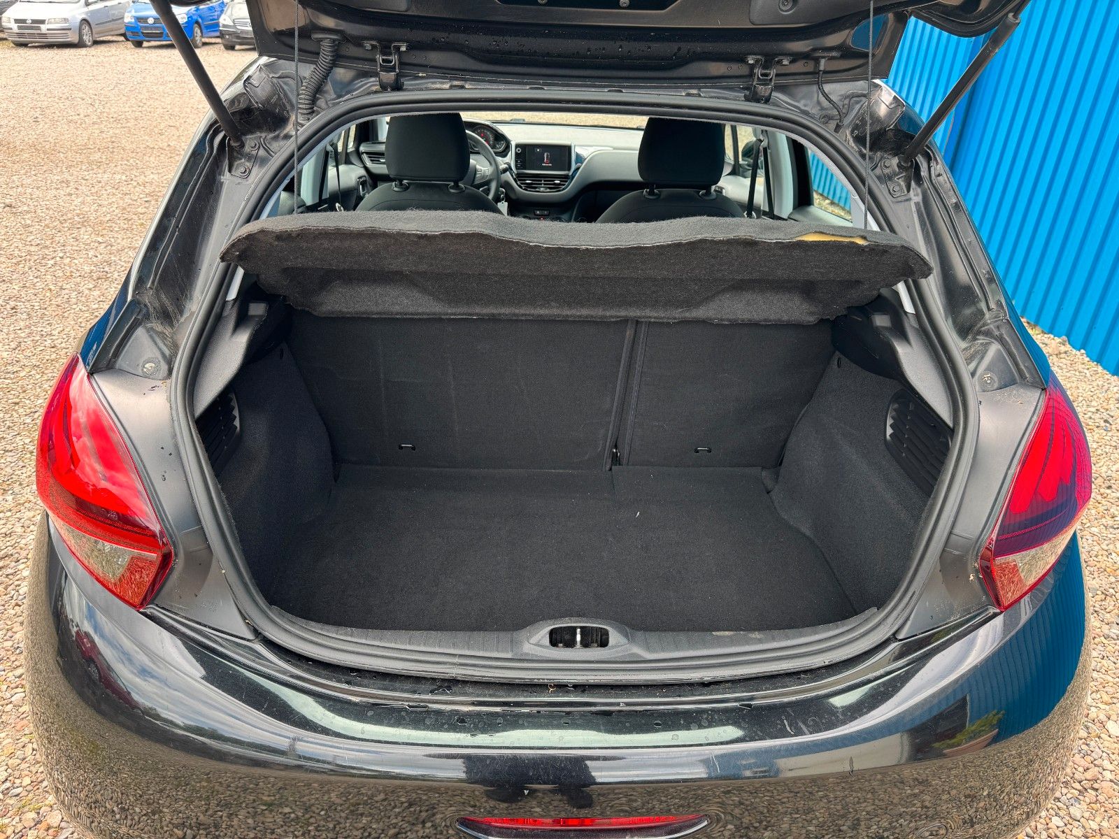 Fahrzeugabbildung Peugeot 208**Active**AHK**SHZ**Klima**Tempomat**