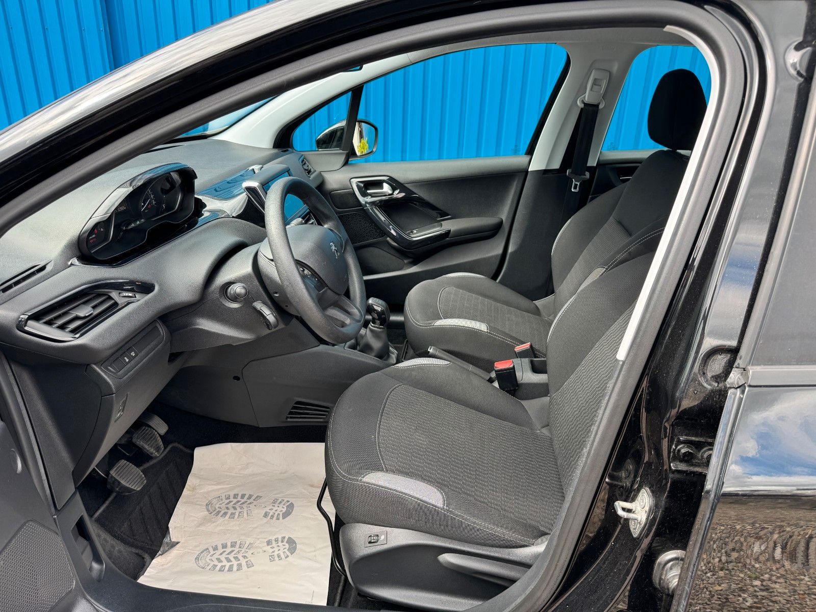 Fahrzeugabbildung Peugeot 208**Active**AHK**SHZ**Klima**Tempomat**