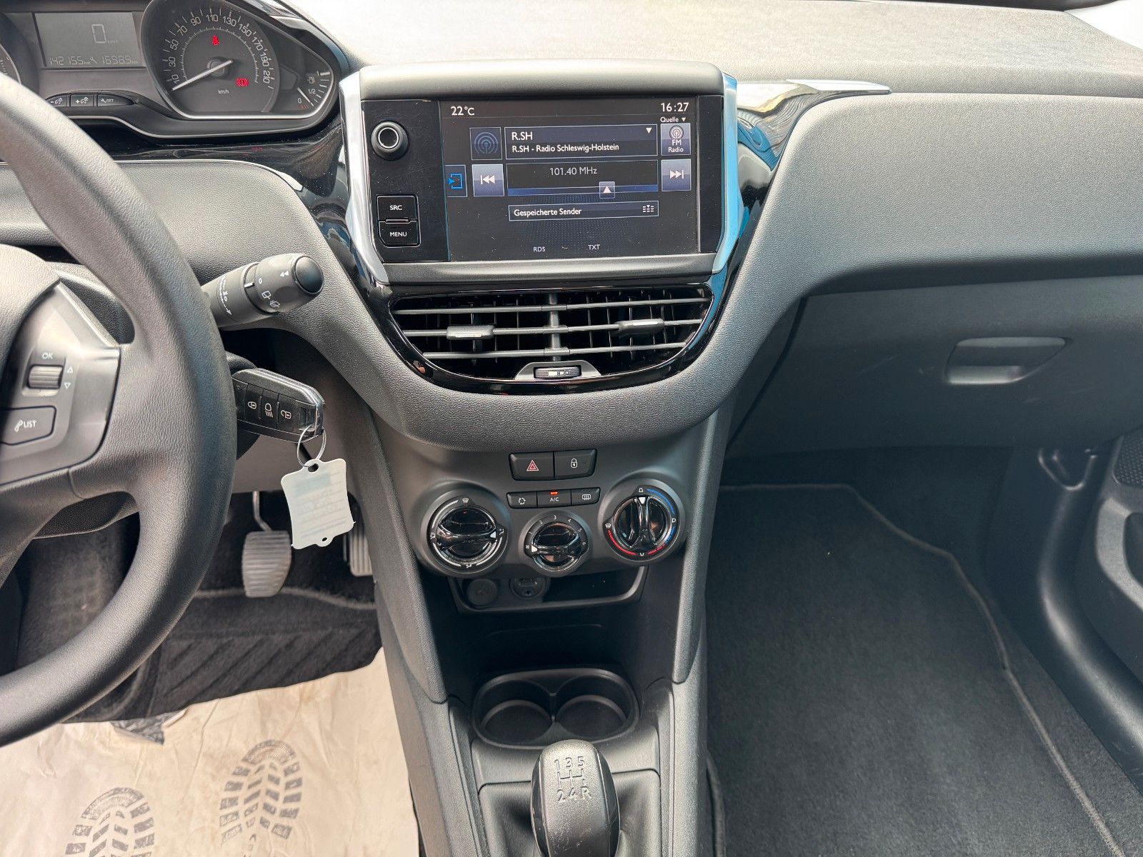 Fahrzeugabbildung Peugeot 208**Active**AHK**SHZ**Klima**Tempomat**